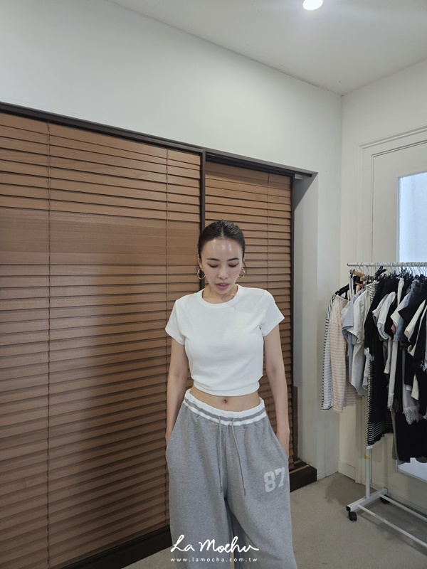 後背線條圓領棉質上衣